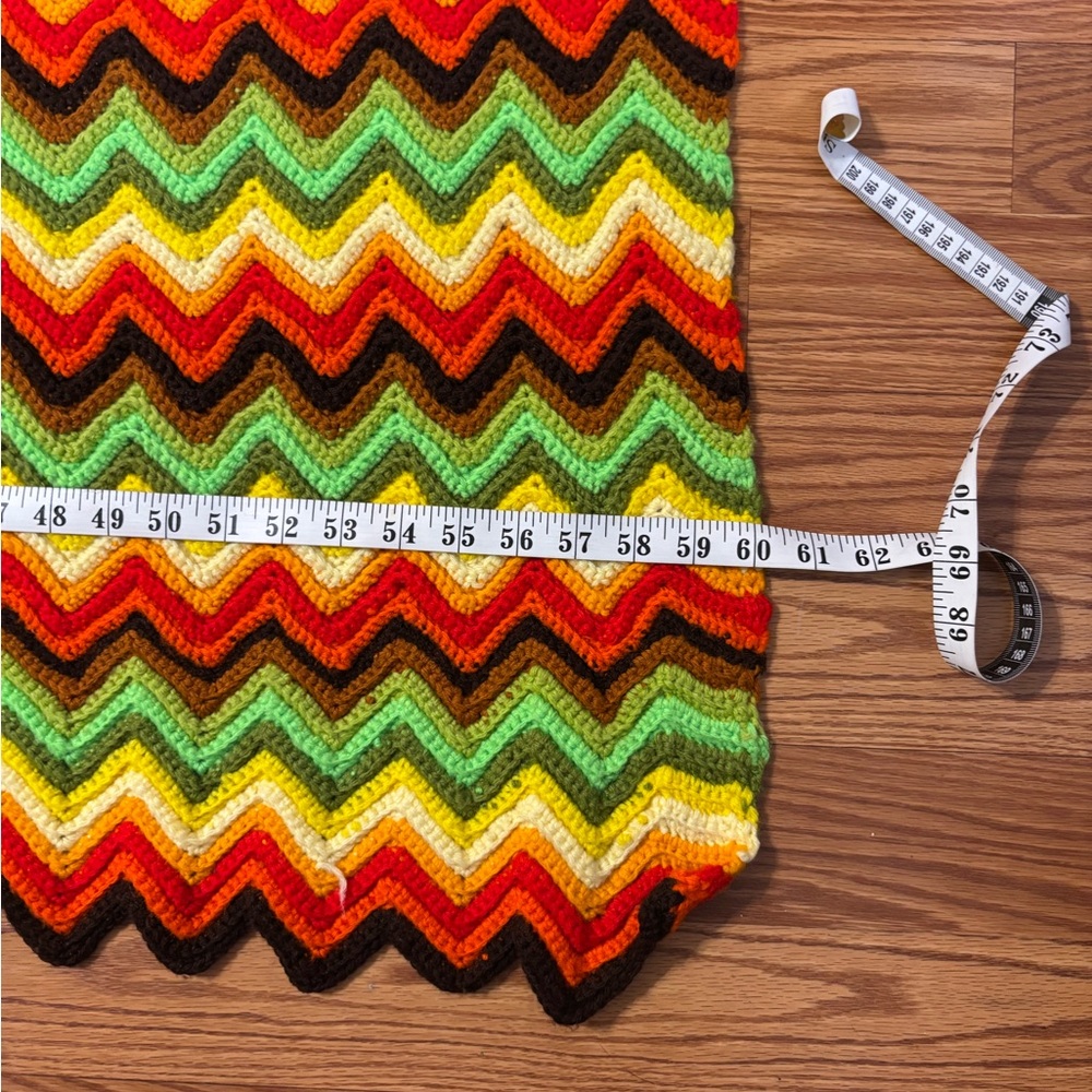 70s hand-crocheted afghan blanket with a colorful chevron (zig-zag) pattern. - Picture 7 of 8